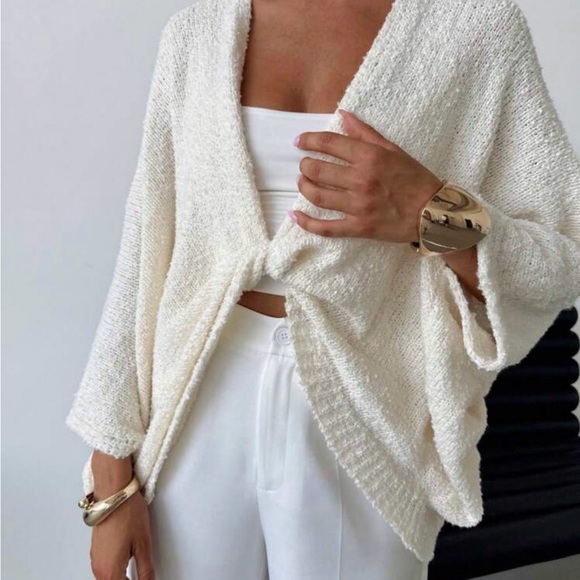 2/35$🍓⭐️ Cream Women's Sweater - Picture 2 of 2